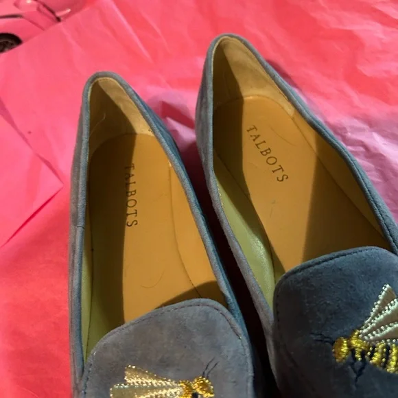 Talbots Women’s size 6.6 Light Blue Suede Loafers with Bee Design never worn - Picture 4 of 11